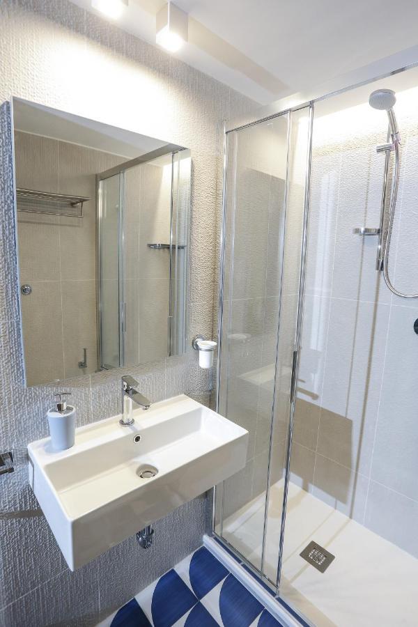 Ersilia Chiaia Suite Napoli Bagian luar foto