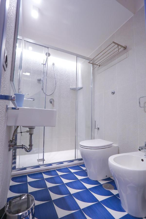 Ersilia Chiaia Suite Napoli Bagian luar foto